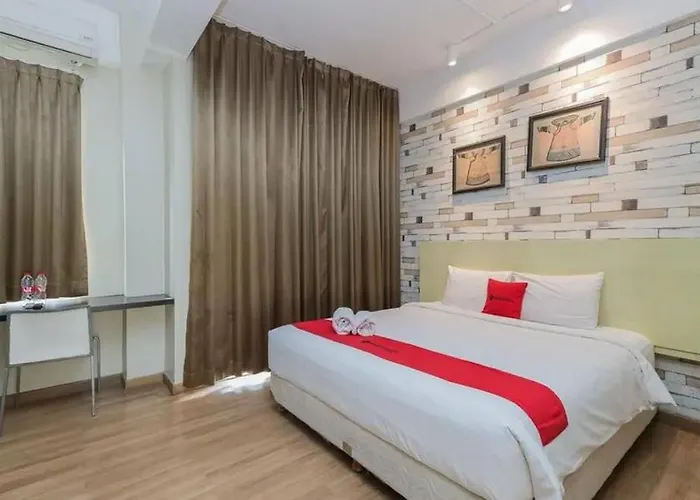 Reddoorz Plus At Riverside Malang
