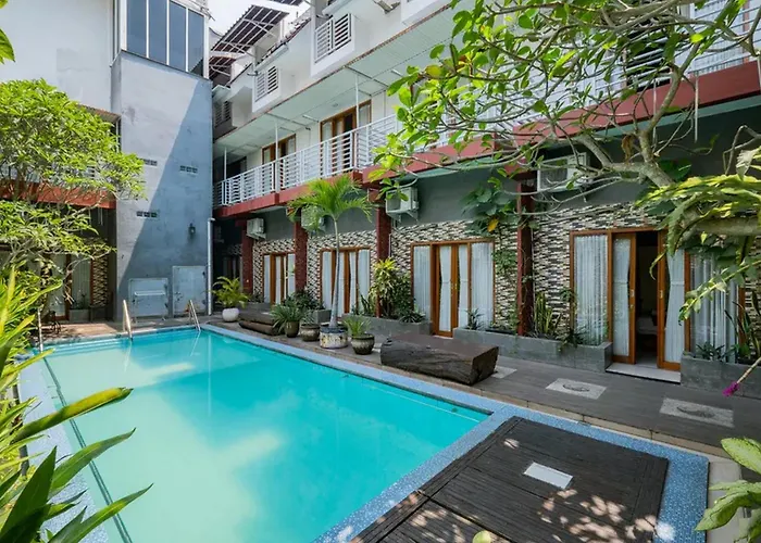 RedDoorz Premium @ Jalan Cengkeh Malang Hotel